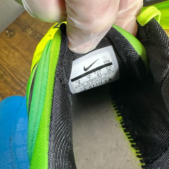 Athletic_Shoes